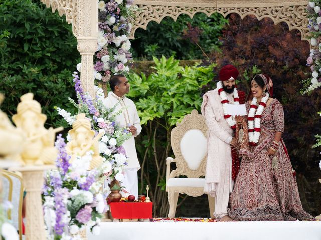 Ishvinder and Nisha's Wedding in Hemel Hempstead, Hertfordshire 44