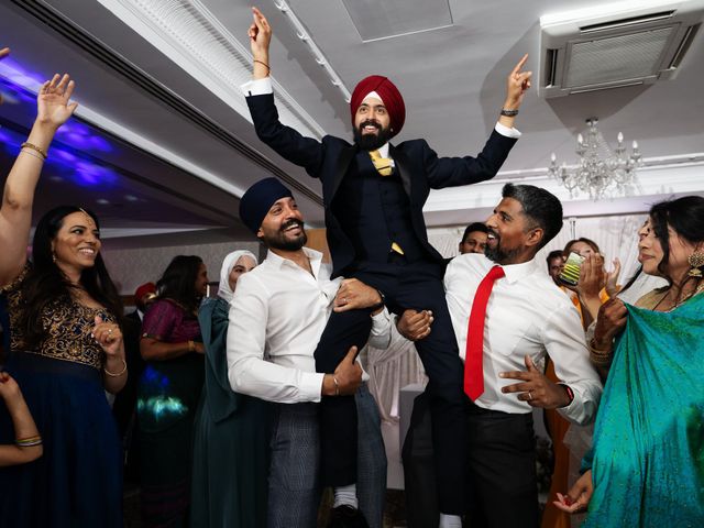 Ishvinder and Nisha's Wedding in Hemel Hempstead, Hertfordshire 97