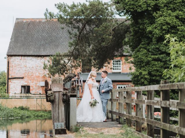 Aaron and Lucy&apos;s Wedding in Reading, Berkshire 46