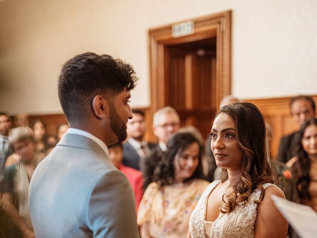 Manvir and Grishma&apos;s Wedding in Lower Froyle, Hampshire 43