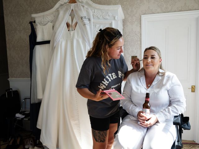 Pete and Vicky's Wedding in Hemel Hempstead, Hertfordshire 3