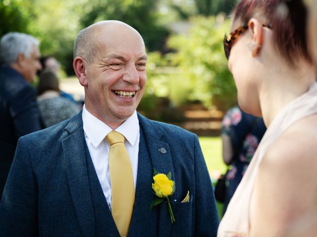 Pete and Vicky's Wedding in Hemel Hempstead, Hertfordshire 6