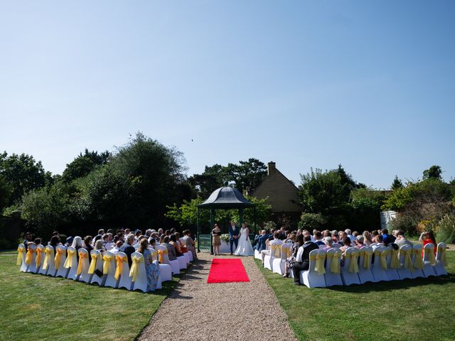 Pete and Vicky's Wedding in Hemel Hempstead, Hertfordshire 10