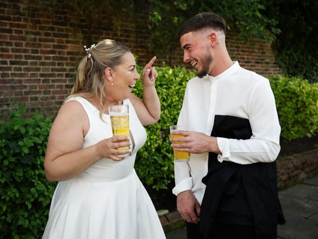 Pete and Vicky's Wedding in Hemel Hempstead, Hertfordshire 17