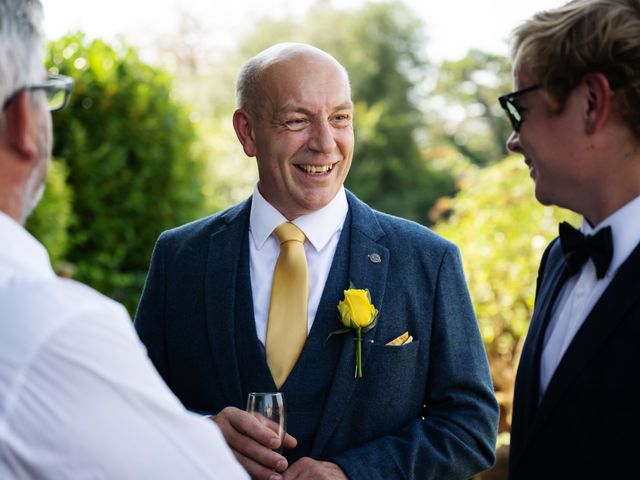 Pete and Vicky's Wedding in Hemel Hempstead, Hertfordshire 18