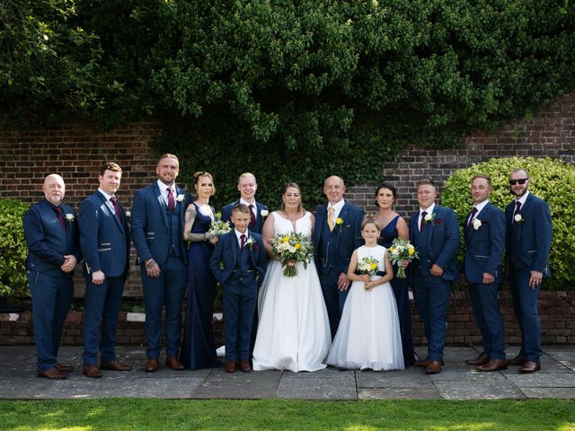 Pete and Vicky's Wedding in Hemel Hempstead, Hertfordshire 19