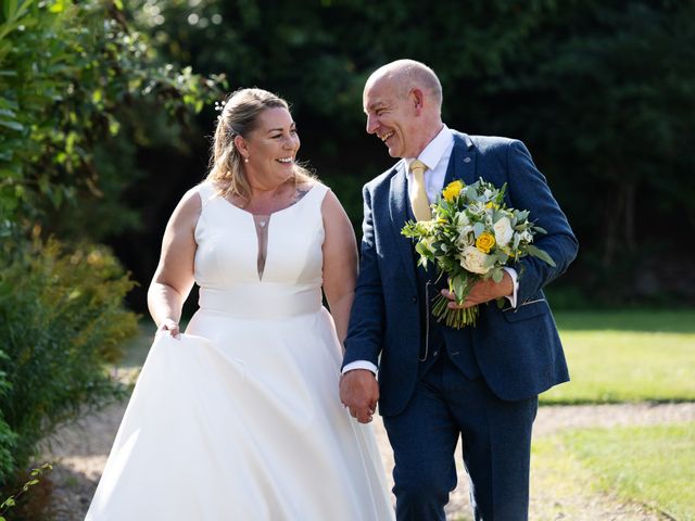 Pete and Vicky's Wedding in Hemel Hempstead, Hertfordshire 25