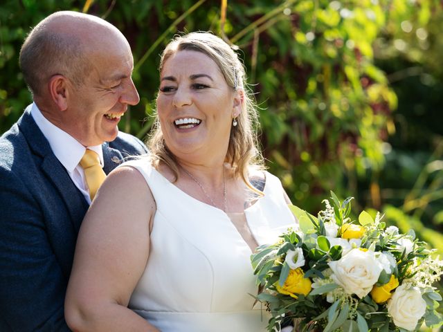 Pete and Vicky's Wedding in Hemel Hempstead, Hertfordshire 27