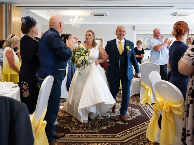 Pete and Vicky's Wedding in Hemel Hempstead, Hertfordshire 31