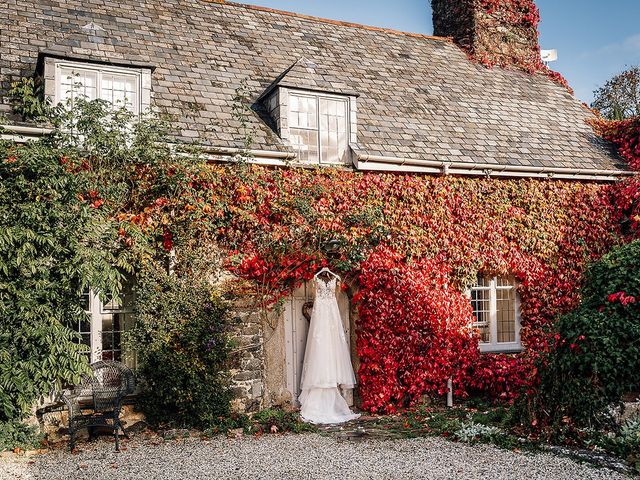 Paul and Emma&apos;s Wedding in Exeter, Devon 4