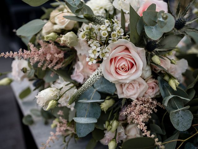 Steve and Holly&apos;s Wedding in Farnborough, Hampshire 16