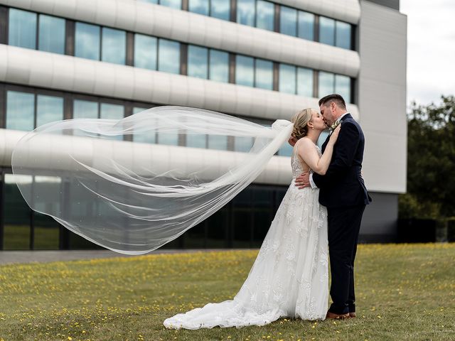 Steve and Holly&apos;s Wedding in Farnborough, Hampshire 2