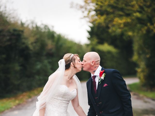 Phil and Clare&apos;s Wedding in Spalding, Lincolnshire 7