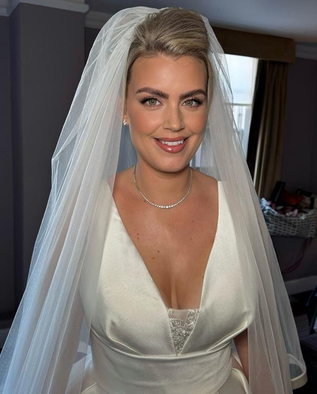 Lina Jones Makeup Artist - 1
