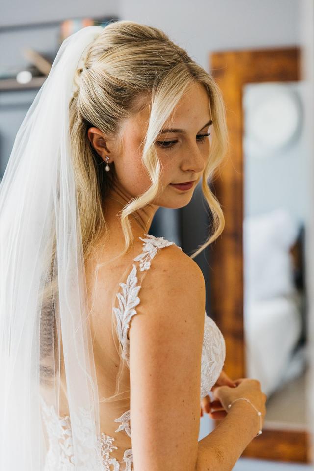 Phoebe Barnes Bridal Hair - 4