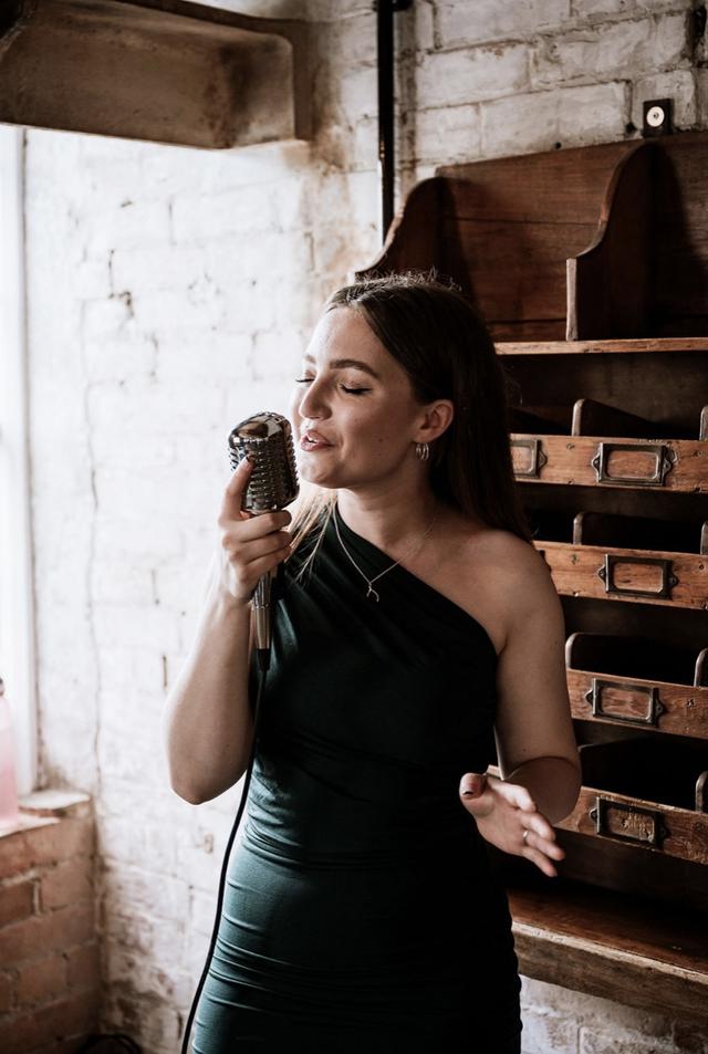 Emily Rose Wedding & Events Singer - 1