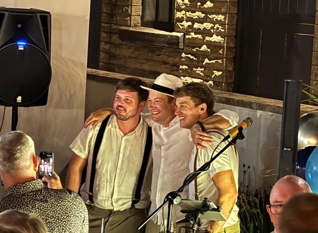 24 Live Acoustic - 3
