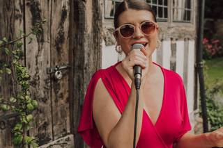 Laura Frances Wedding Singer - 7