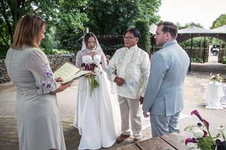 Suzanne Wedding Celebrant - 5
