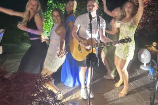 Jamie Felton Singer & (Fingerstyle) Guitarist - 5