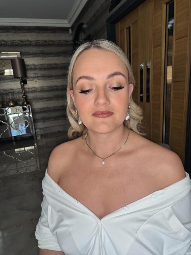 Laura Dewar MUA - 2