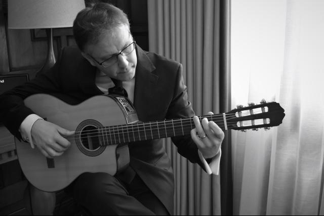 Roger Gamon - Guitarist - 1