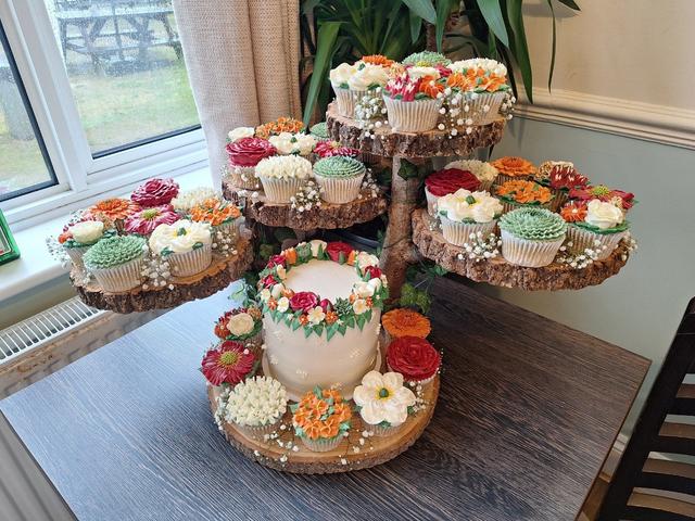 Donna's Floral Cakery - 1