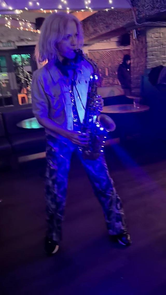 Vicki Watson DJ and Saxophone - 2