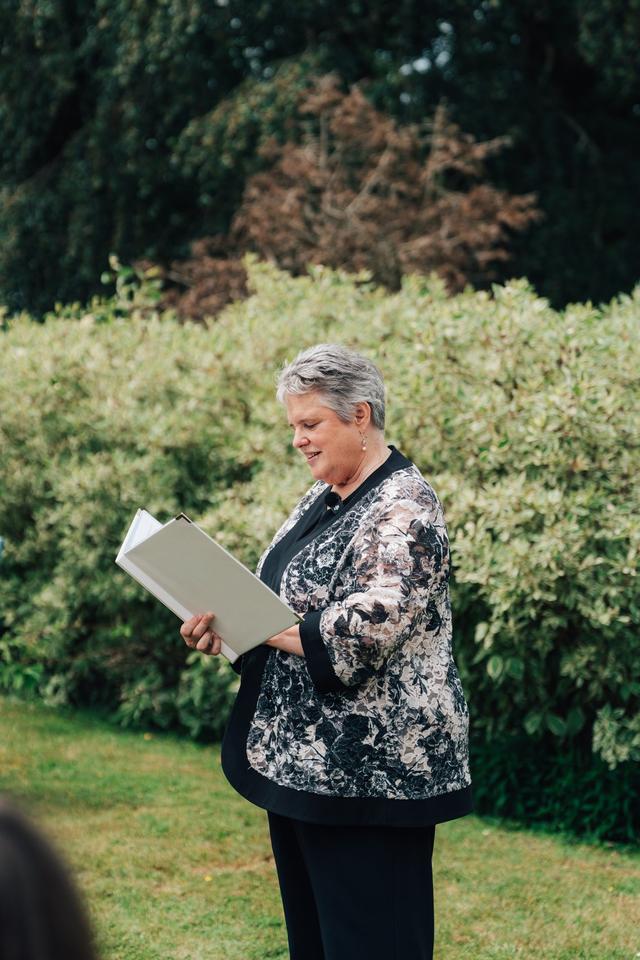 Julia Hawkes Your Celebrant in the Cotswolds - 2