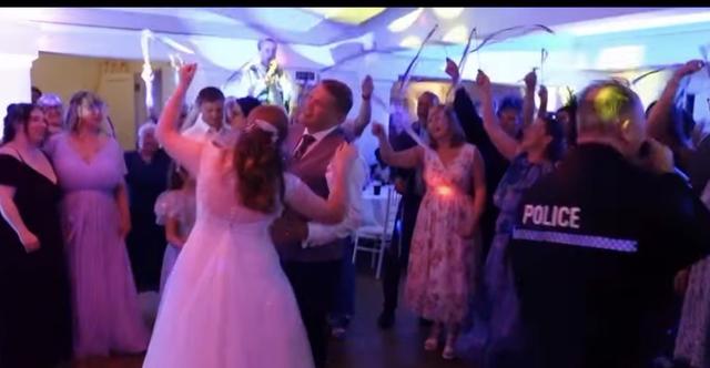 The real singing waiters - 1