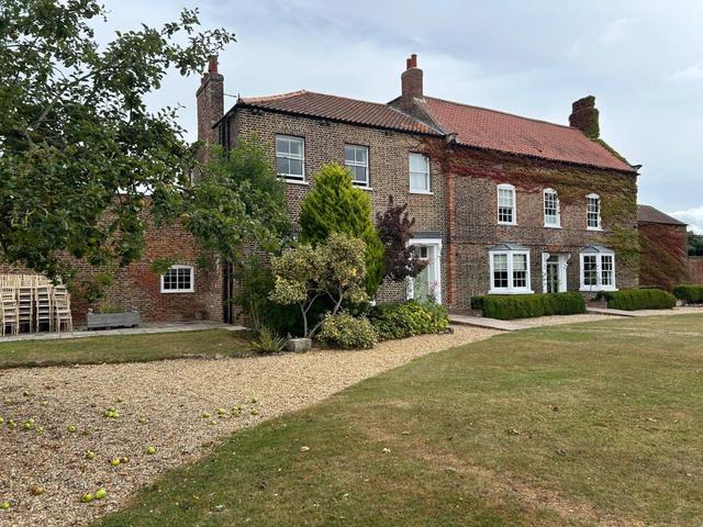 Hornington Manor - 1