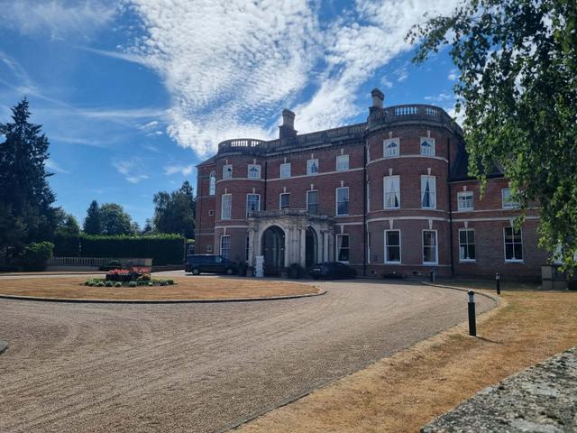 Oakley Hall Hotel - 1