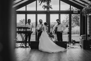 The Pretty Ugly - Pop-Rock & 80s Wedding Trio - 11