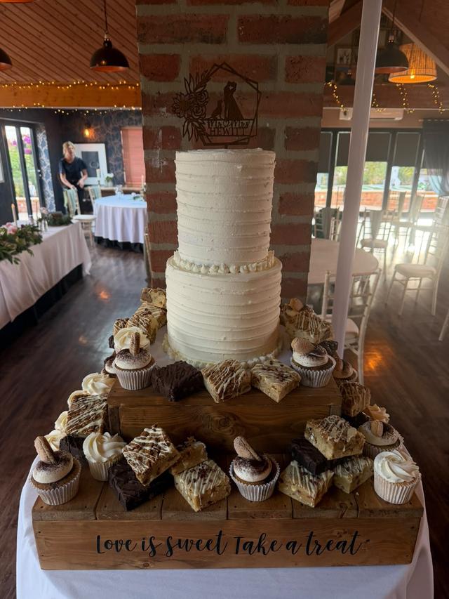 Helen's Cakery - 3