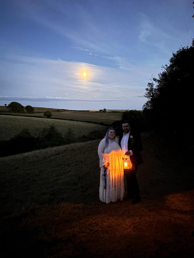 Frieda And The Moon - 2