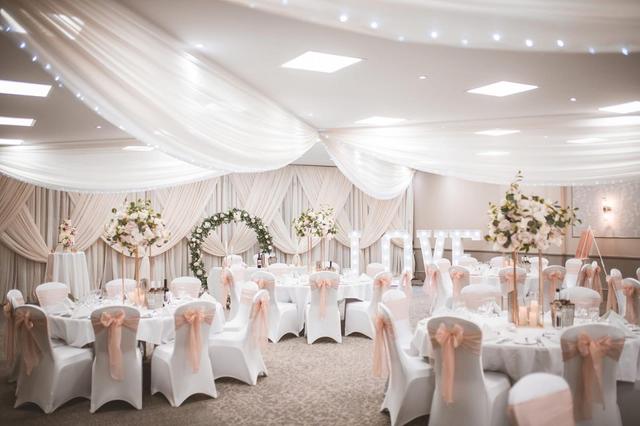 De Vere Cotswold Water Park - 3