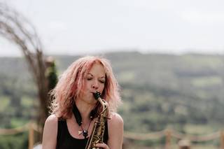Vicki Watson DJ and Saxophone - 9