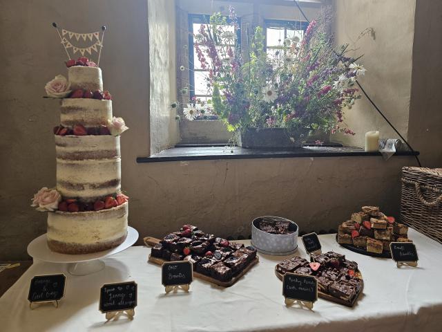 Crumbs N' Roses Wedding Cakes - 4