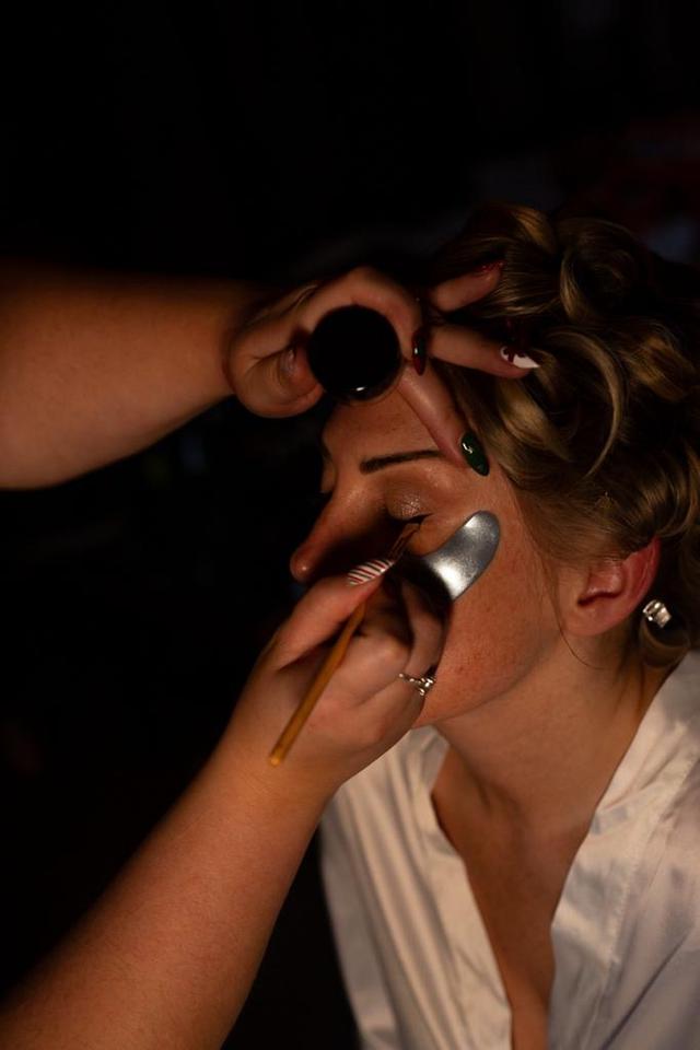 Mrs Brow Magician - 2