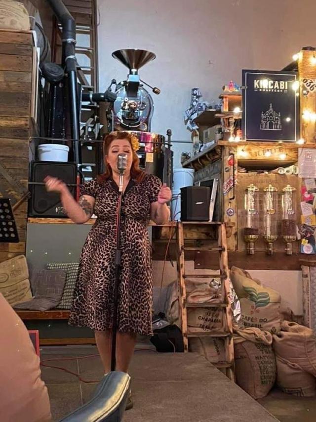 Becki Fishwick Wedding Singer - 1