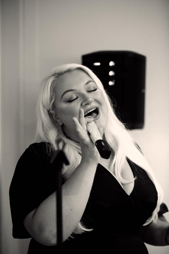 Charlotte Peck - Wedding Singer - 2