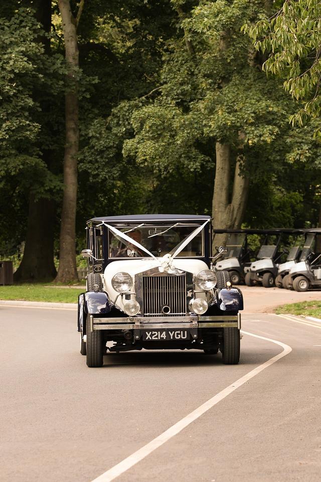 Love & Carriage Wedding Cars - 2