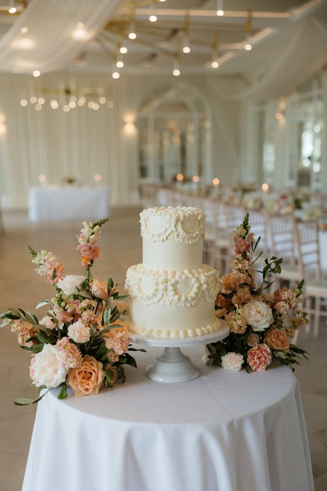 Claire Arscott Cake Design - 1