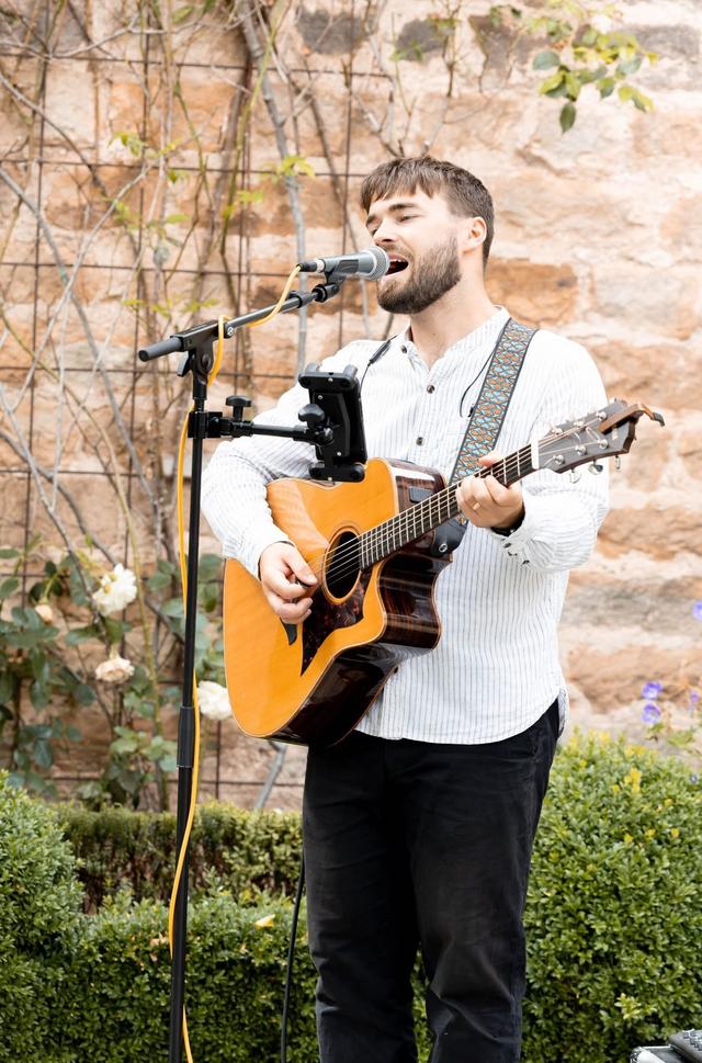 Archie Live Musician - 2