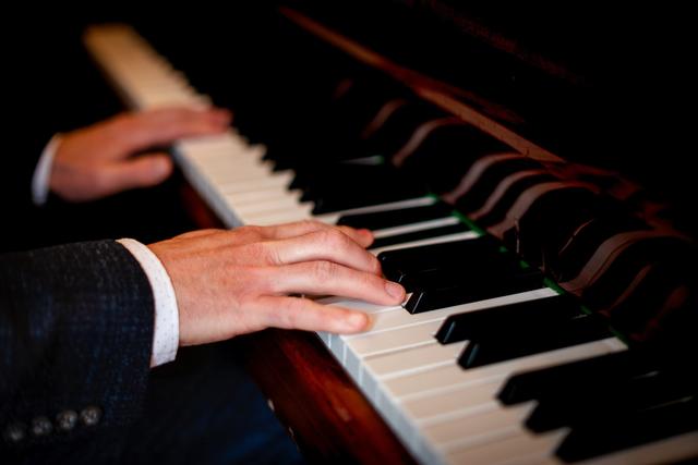 Robbie Roberts Wedding Pianist - 1