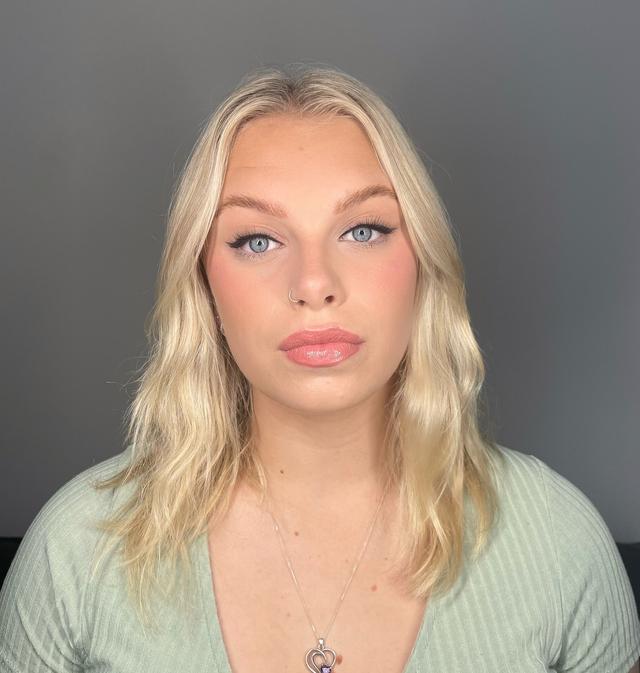 Alice Lines Make Up - 2