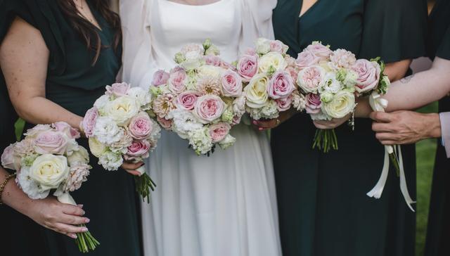 Louises Flower Boutique - 1