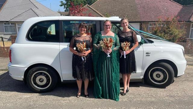Traditional London Wedding Taxis - 3