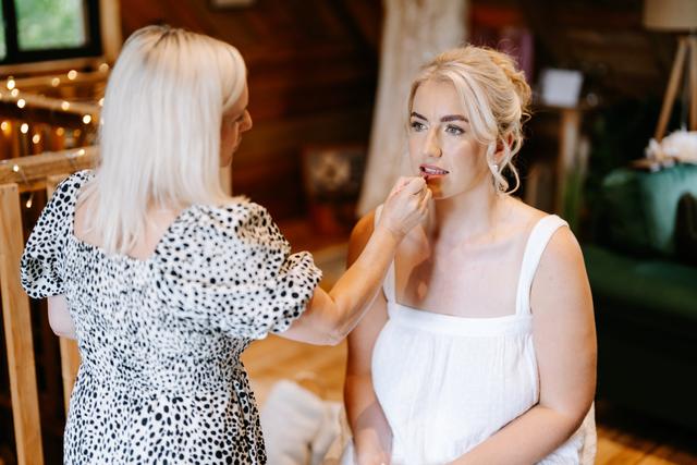 Indulge Beauty & Make up - 1