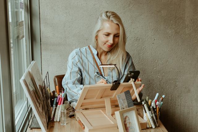 Olya Draws Live - 4